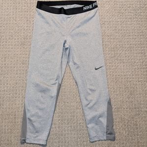 Women's Nike Pro Grey Cropped Leggings